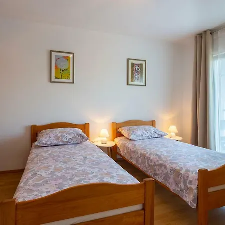 Apartment Anna With Free Private Parking