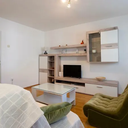 Apartment Apartment Anna With Free Private Parking