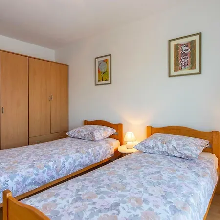 Anna With Free Private Parking Пула