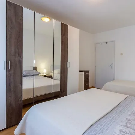 Apartment Anna With Free Private Parking