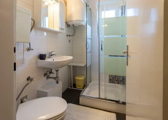 Апартаменты Anna With Free Private Parking